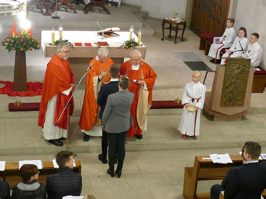 Firmung 2017 in Naumburg (Foto: Karl-Franz Thiede)